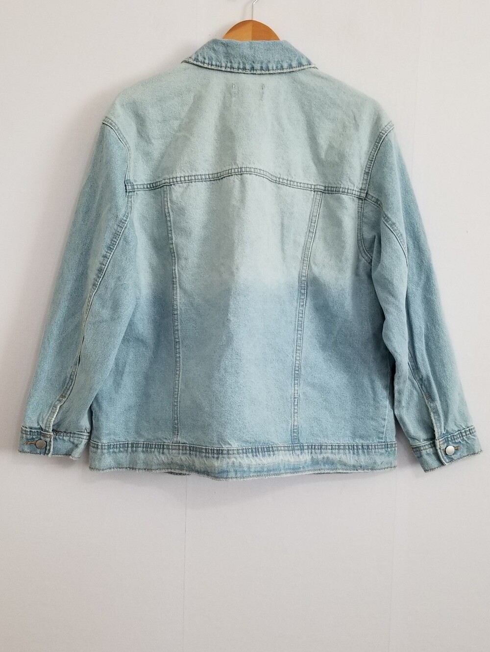 NWT Universal Thread Light Wash Baggy Trucker Denim Jacket Size XL - Picture 5 of 10